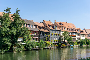 Fototapeta na wymiar historic and colorful half-timbered houses on the banks of the Regnitz river in Bamberg in Bavaria