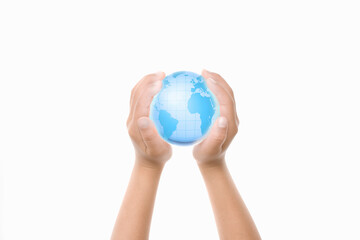 地球儀を持つ子供の手