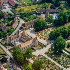 vue aérienne du château de Corbeville dans les Yvelines en France