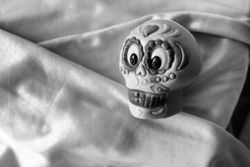 Black and white photograph of a very funny mexican catrina skull.