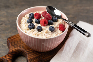 prepared oatmeal with berries