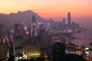 Fototapeta premium 香港 寶馬山・紅香爐峰からの夕景