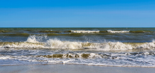 Brandung am Strand der rumänischen Schwarzmeerküste