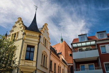 bernau bei berlin, deutschland - altbau und neubau