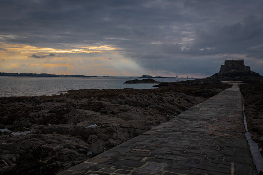 Le Fort National de la presqu'&icirc;le du Grand B&eacute; au coucher de solei