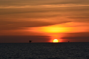 Fototapeta na wymiar The offshore sunset