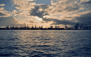 Fototapeta premium Der Containerhafen von Hamburg 