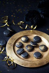 Black & gold party macaroon cookies
