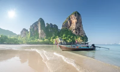 Photo sur Plexiglas Railay Beach, Krabi, Thaïlande boats on Railay beach in Krabi Thailand
