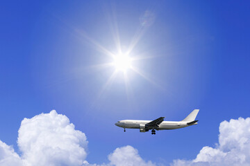 飛行機と光と入道雲