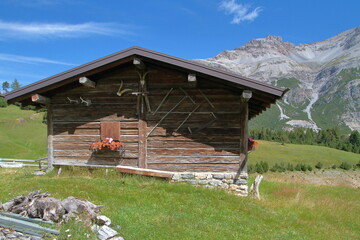 Obraz premium BAITA IN MONTAGNA IN VALTELLINA ITALIA, CHALET IN MOUNTAINS IN VALTELLINA VALLEY ITALY 