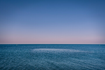 Obraz premium Efecto del viento sobre el agua en playa de Dénia