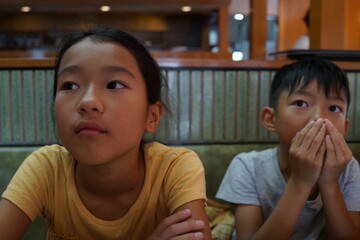 姉弟　子ども　家族　少年　少女