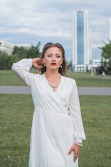 Fototapeta premium Retro style girl on the city street