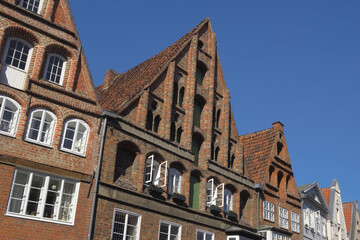 Fototapeta na wymiar Lüneburg - Historische Backsteingiebel in der Altstadt, Niedersachsen, Deutschland, Europa