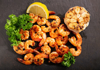 grilled shrimps with lemon and parsley, top view
