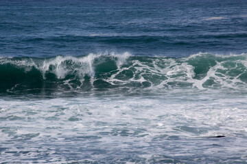 Fototapeta premium Ocean waves on the shore