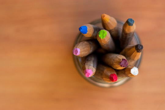 creyones de madera artesanal 