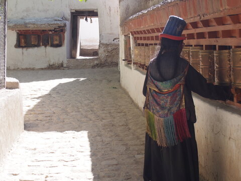 A local woman in traditional Ladakh national dress, Alchi Choskhor Gompa, Alchi, Leh, Ladakh, Jammu and Kashmir, India