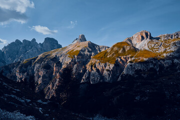 Fototapeta premium Landscape at The Three Peaks Of Lavaredo in Italy