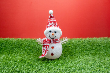 Fototapeta premium Snowman on Christmas Holiday on red background