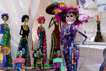 Catrinas de barro, dia de muertos, tradiciones Mexicanas.