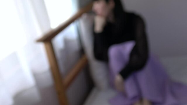 ぼかし背景素材: ひとりで悩む女性 不安 孤独 うつ 4K / Blurred shot of the depressed woman. Loneliness, anxiety, sadness, depression. 4K