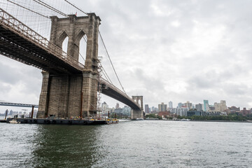 Fototapeta premium A view of the Brooklyn bridge 