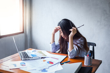 Business women with stress In the period of economic downturn With regular work