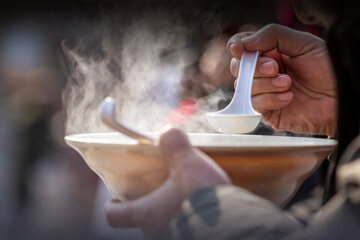 Eine heiße Suppe im Winter