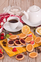 Lemon and straberry tartlets. 