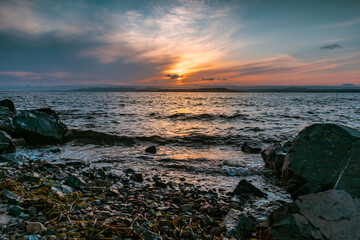 Fototapeta premium Sunset on the rocky seashore