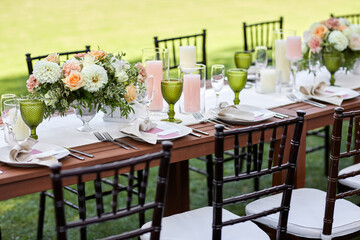 dinner tables with white cloth, served with porcelain and green glasses. Georgeous wedding table...
