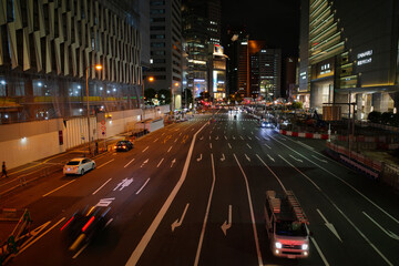 大阪梅田の夜の幹線道路