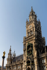 Fototapeta na wymiar view of the old city hall and Glockenspiel in downtown Munich