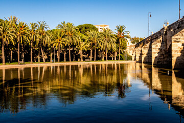 Naklejka na ściany i meble Spiegelung Puente del mar in Valencia Spanien