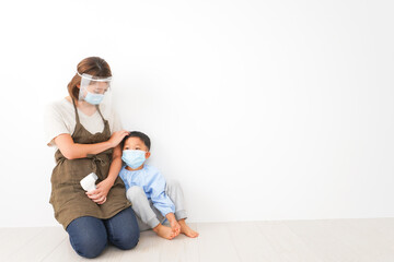 幼児の体温測定をする保育士