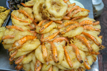 Shrimp cakes, one of top specialties of Hanoi, were sold on Co Ngu street. Hanoi street food