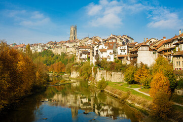 Fototapeta na wymiar the cathedral and the district of l'Auge, seen from the Middle Bridge over the Sarine in Fribourg, Switzerland