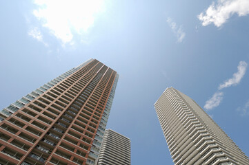 Obraz premium 空と高層マンション