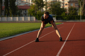Obraz premium Fitness guy preparing to run