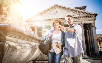 Obraz na płótnie Canvas Couple of tourist on vacation in Rome