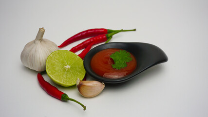 Raw materials for making chili sauce
(Chili, garlic, lemon)