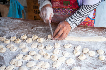 Kneading dough to make fried patongo