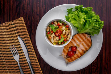 Spicy fried salmon salad