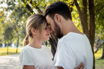 Fototapeta premium Couples show love to each other in the park.
