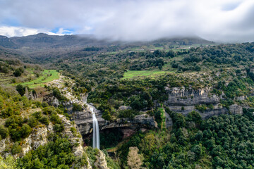 Fototapeta na wymiar Beautiful waterfall (Salt del Molí Bernat, Catalonia, Spain)