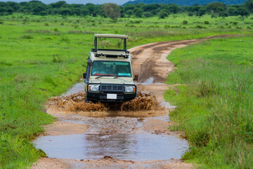 Jeepsafari in der kleinen Regenzeit im Tarangire-Nationalpark im Norden Tansanias