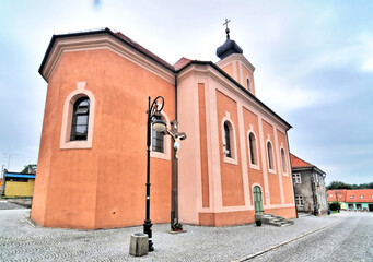 Kościół Świętej Trójcy i Najświętszej Maryi Panny Różańcowej – rzymskokatolicki kościół parafialny w Byczynie, Polska