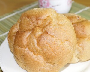 接写したシュークリーム（クリームパフ）